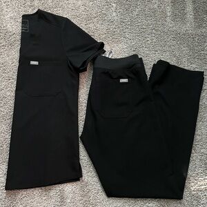 Figs Women’s Black Scrub Set